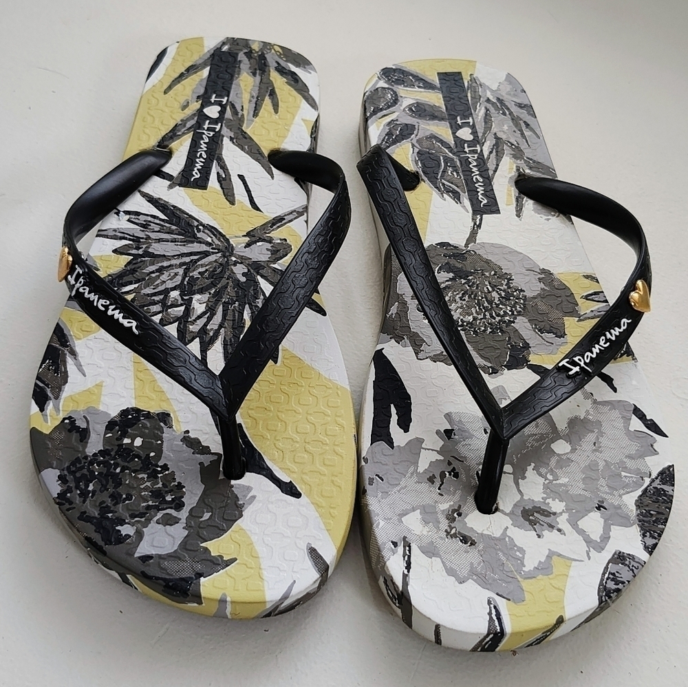 IPANEMA Women's Black & Yellow Flip Flop Thong Sandal Size 5